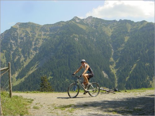 looking down to steg, perfect singletrails waiting for us...