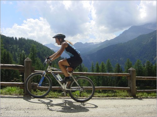 biking up from posciavo