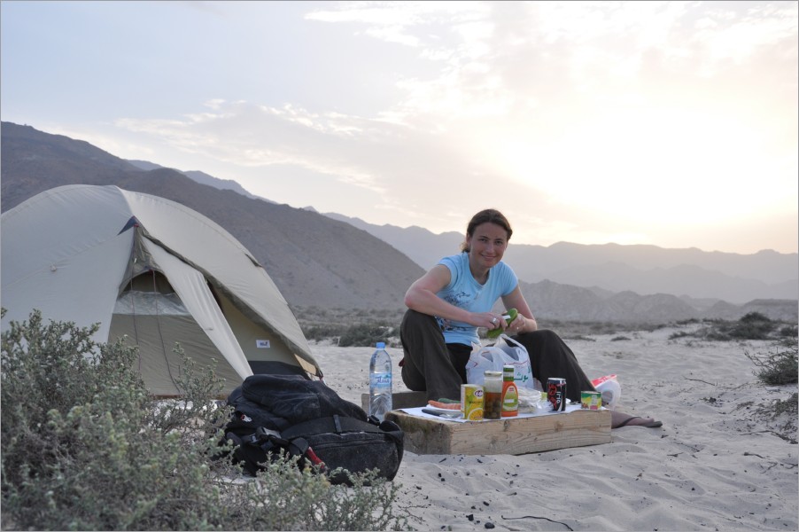 we love our sweet home - the tent - and set it up at yet another dream spot on a white sand dune by the sea near as sifah.